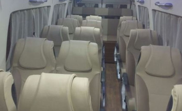 18-seater-delux-tempo-traveller
