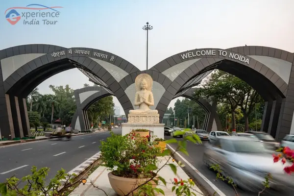 Tempo Traveller in Noida