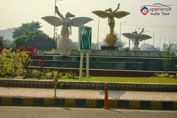 Tempo Traveller in Greater Noida