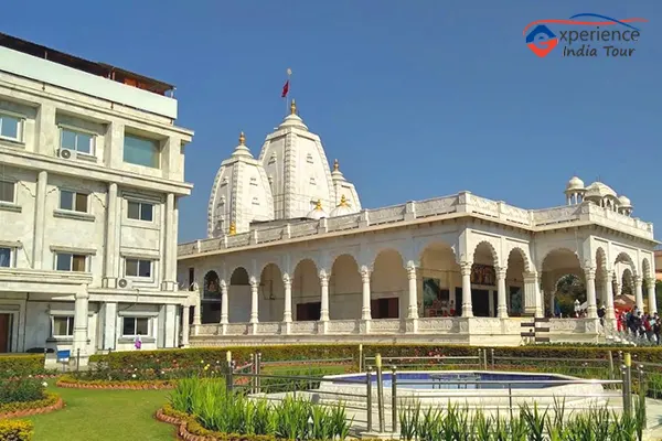 Tempo Traveller in Ujjain