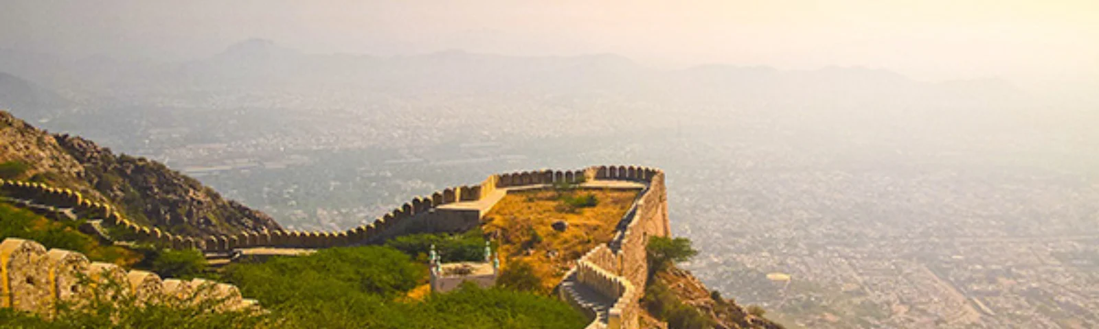 Delhi to Ajmer Tour by Tempo Traveller Delhi to Ajmer Tour by Tempo Traveller