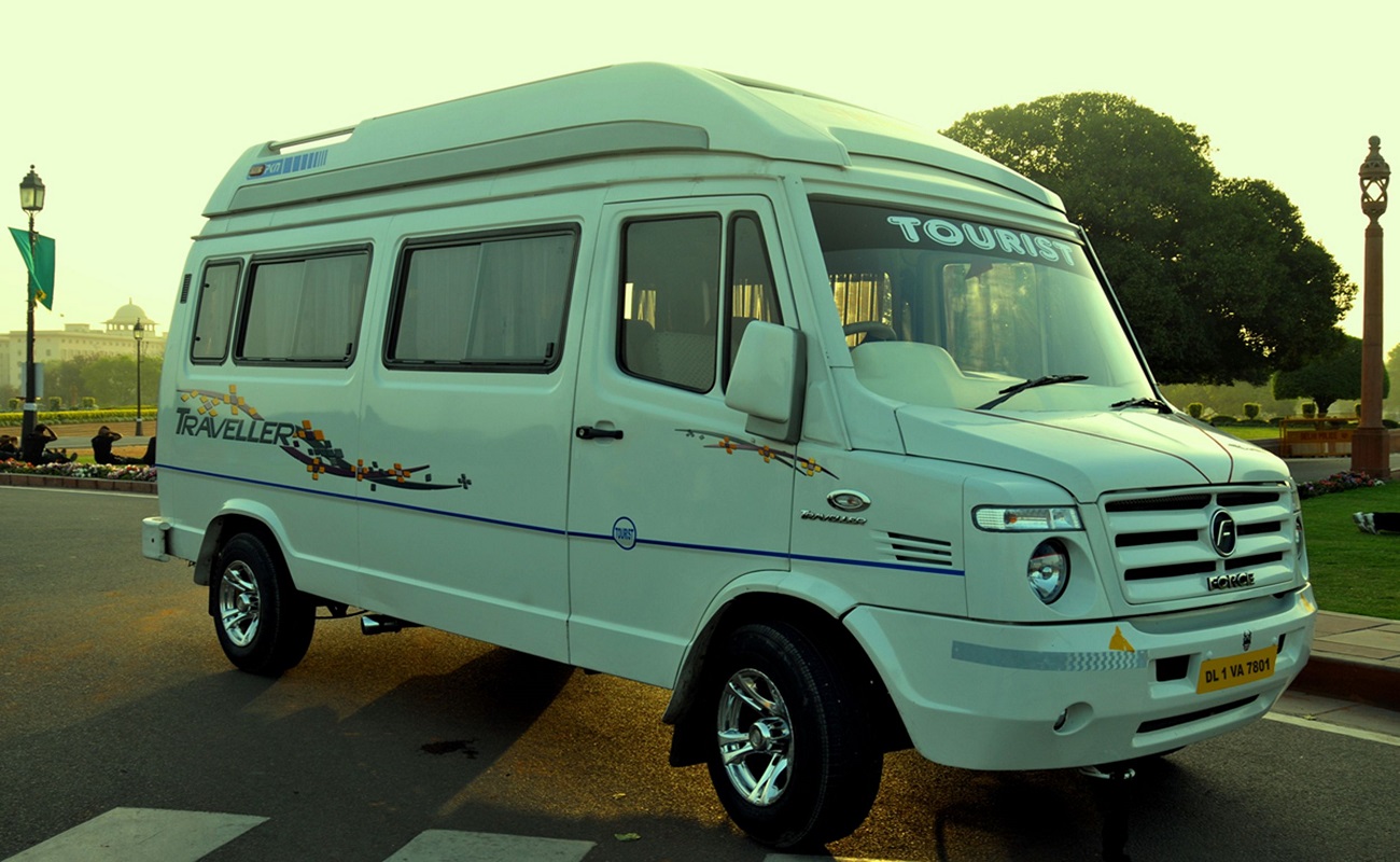 tempo traveller on rent in delhi price