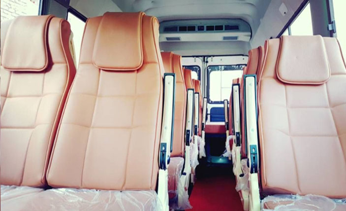 12-seater-delux-tempo-traveller