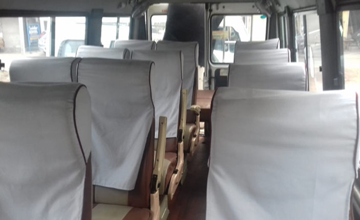 9-seater-delux-tempo-traveller