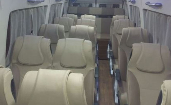 15-seater-delux-tempo-traveller