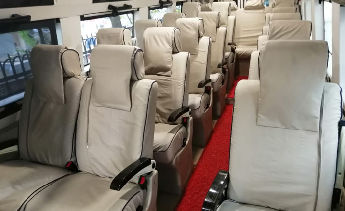 18-seater-maharaja-tempo-traveller